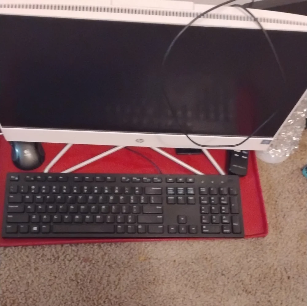HP All-in-One Computer with Black Keyboard and headset